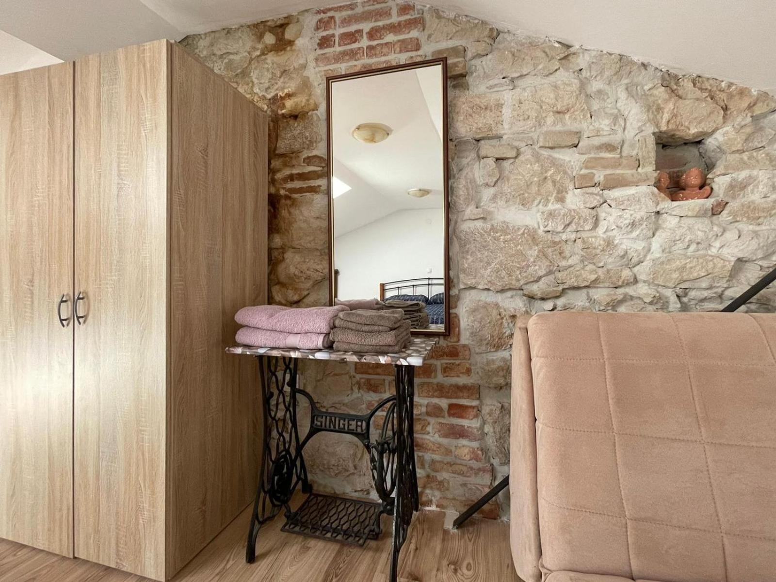 קריקווניצה Apartmani Mauro Sa Terasom מראה חיצוני תמונה