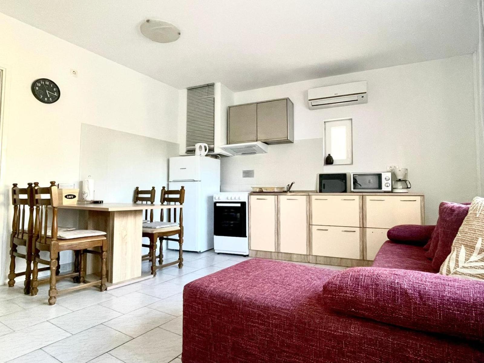 קריקווניצה Apartmani Mauro Sa Terasom מראה חיצוני תמונה