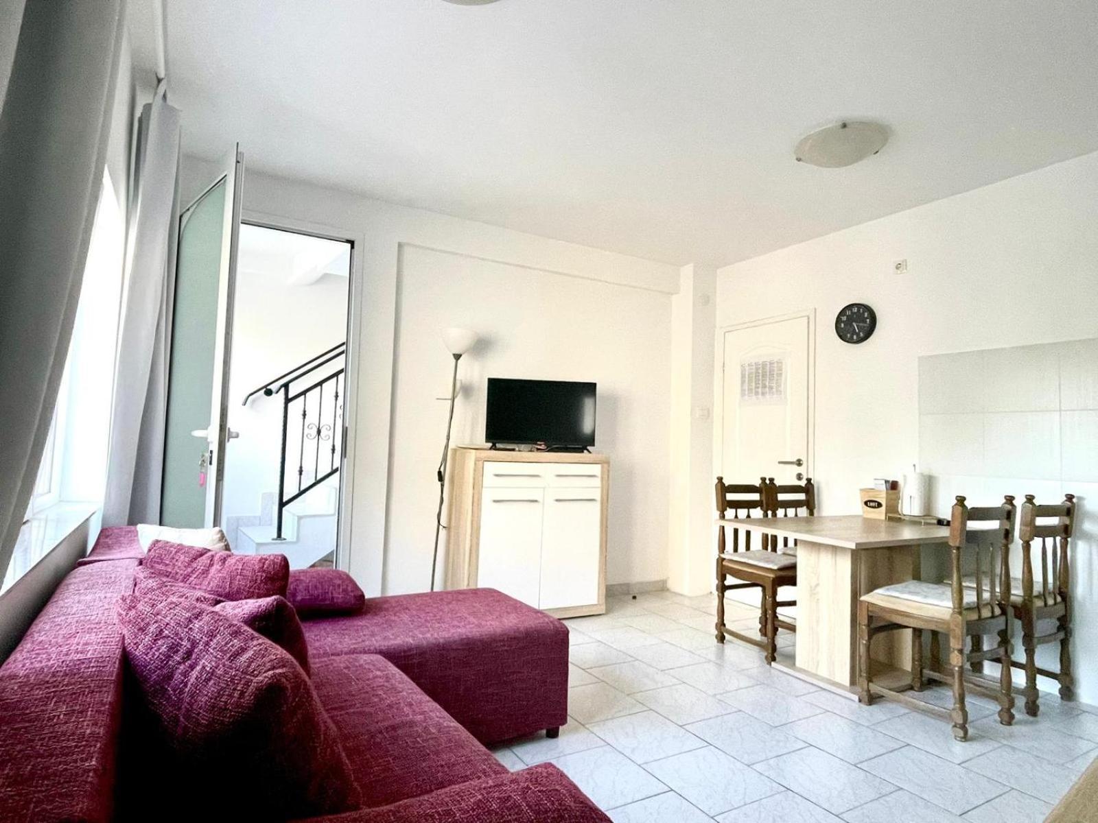 קריקווניצה Apartmani Mauro Sa Terasom מראה חיצוני תמונה