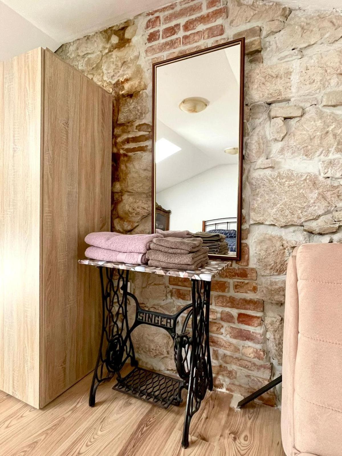 קריקווניצה Apartmani Mauro Sa Terasom מראה חיצוני תמונה